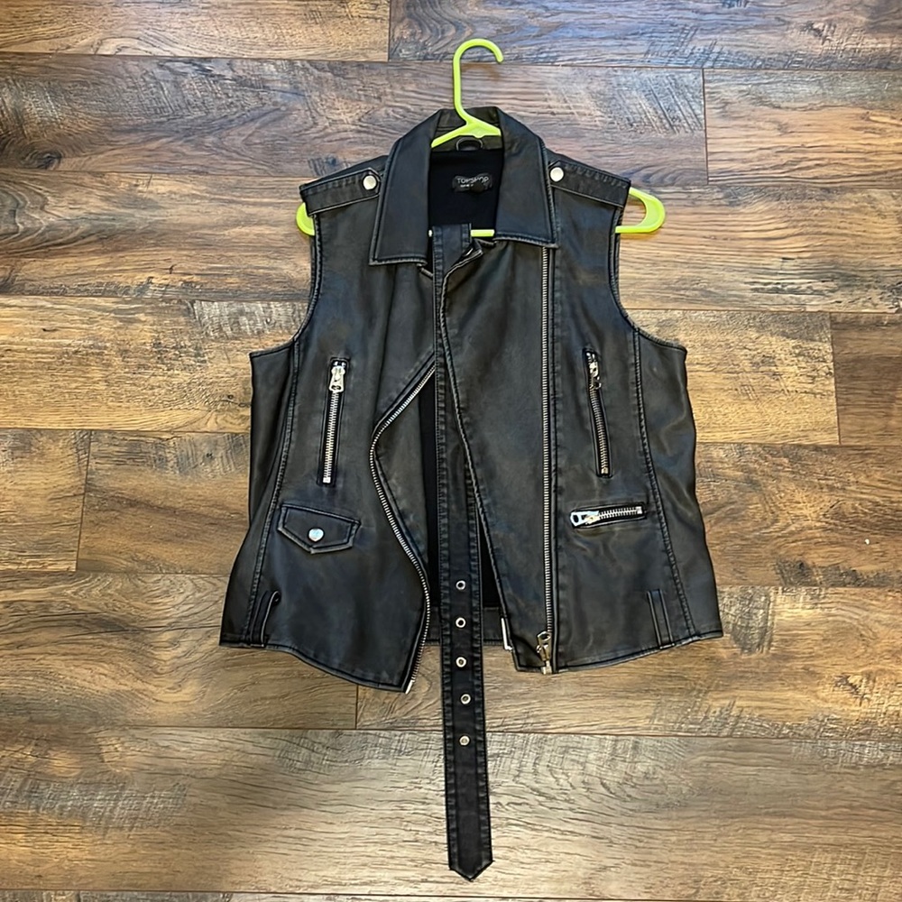 TOPSHOP SIZE US 8 Black leather vest with belt